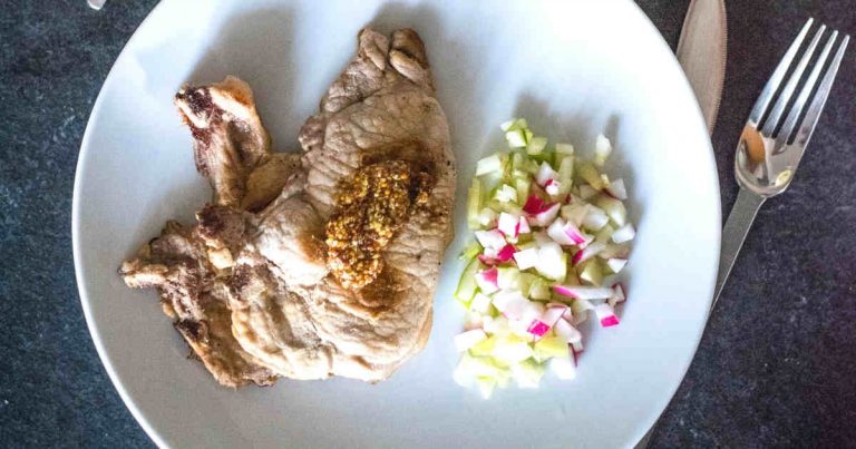 36 Simple But Succulent Keto Pork Chop Recipes www.ketosummit.com/keto-pork-chop-recipes