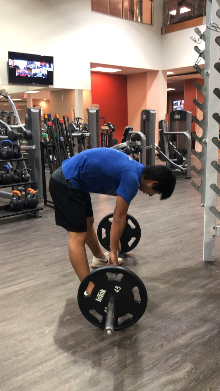 Recently changed from conventional to sumo deadlifts and kinda scared to go heavy. Any form tips?