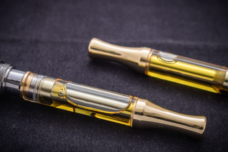Why CBD Vapes Are Getting Popular? How to Use Them?