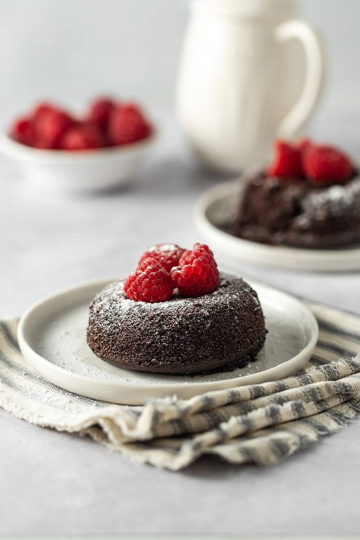 Keto 5-Ingredient Lava Cake Recipe #keto #recipe https://ketosummit.com/keto-5-ingredient-lava-cake-recipe/